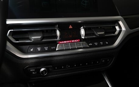 BMW 3 серия, 2019 год, 3 040 000 рублей, 11 фотография