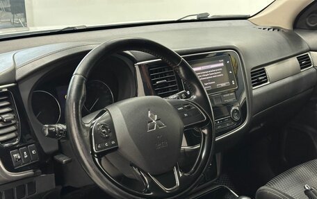 Mitsubishi Outlander III рестайлинг 3, 2017 год, 2 049 900 рублей, 5 фотография