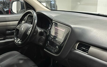 Mitsubishi Outlander III рестайлинг 3, 2017 год, 2 049 900 рублей, 6 фотография