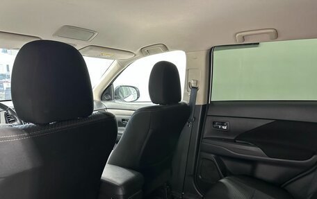 Mitsubishi Outlander III рестайлинг 3, 2017 год, 2 049 900 рублей, 9 фотография