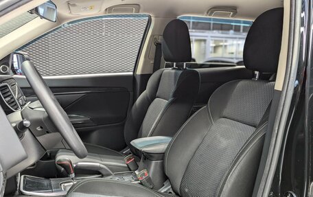 Mitsubishi Outlander III рестайлинг 3, 2018 год, 1 999 000 рублей, 12 фотография