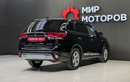 Mitsubishi Outlander III рестайлинг 3, 2018 год, 1 999 000 рублей, 4 фотография