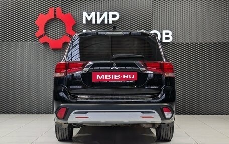 Mitsubishi Outlander III рестайлинг 3, 2018 год, 1 999 000 рублей, 5 фотография