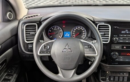 Mitsubishi Outlander III рестайлинг 3, 2018 год, 1 999 000 рублей, 16 фотография