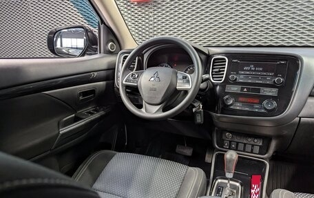 Mitsubishi Outlander III рестайлинг 3, 2018 год, 1 999 000 рублей, 14 фотография