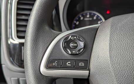 Mitsubishi Outlander III рестайлинг 3, 2018 год, 1 999 000 рублей, 20 фотография