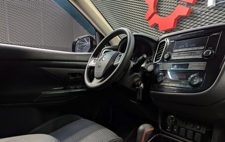 Mitsubishi Outlander III рестайлинг 3, 2018 год, 1 999 000 рублей, 27 фотография