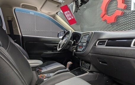 Mitsubishi Outlander III рестайлинг 3, 2018 год, 1 999 000 рублей, 28 фотография