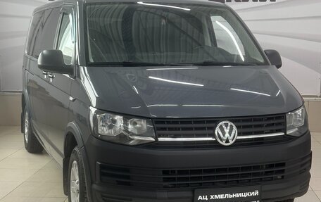Volkswagen Caravelle T6 рестайлинг, 2019 год, 3 789 000 рублей, 3 фотография