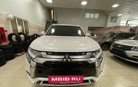 Mitsubishi Outlander III рестайлинг 3, 2022 год, 2 950 000 рублей, 2 фотография