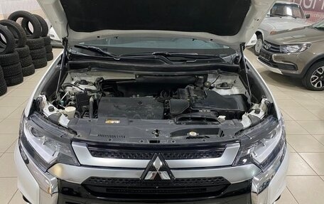 Mitsubishi Outlander III рестайлинг 3, 2022 год, 2 950 000 рублей, 18 фотография