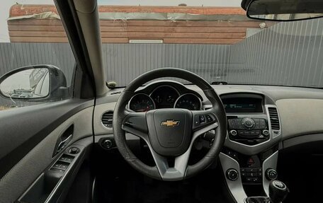Chevrolet Cruze II, 2010 год, 690 000 рублей, 10 фотография