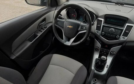 Chevrolet Cruze II, 2010 год, 690 000 рублей, 16 фотография