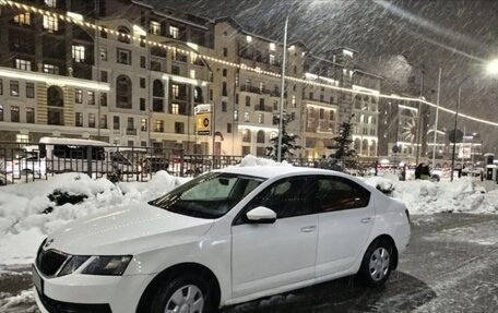 Skoda Octavia, 2018 год, 800 000 рублей, 3 фотография