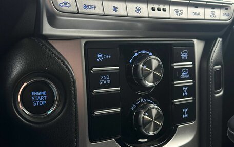 Toyota Land Cruiser Prado 150 рестайлинг 2, 2017 год, 5 520 000 рублей, 26 фотография