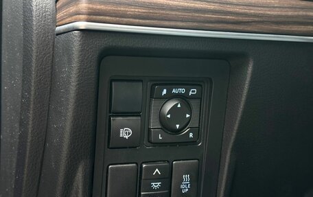 Toyota Land Cruiser Prado 150 рестайлинг 2, 2017 год, 5 520 000 рублей, 31 фотография