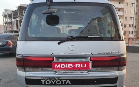 Toyota Regius, 1997 год, 860 000 рублей, 3 фотография