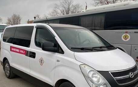 Hyundai H-1 II рестайлинг, 2010 год, 1 050 000 рублей, 1 фотография