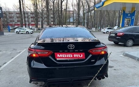 Toyota Camry, 2018 год, 2 250 000 рублей, 5 фотография