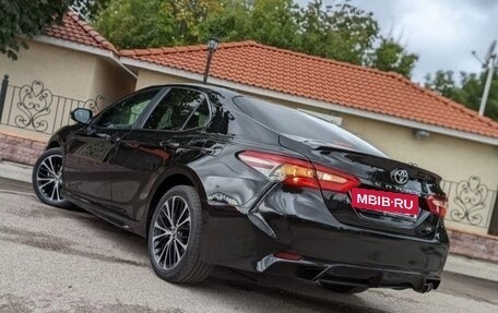 Toyota Camry, 2018 год, 2 250 000 рублей, 9 фотография