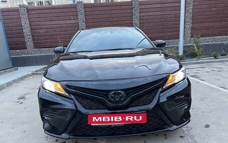 Toyota Camry, 2018 год, 2 250 000 рублей, 4 фотография