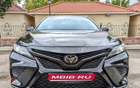 Toyota Camry, 2018 год, 2 250 000 рублей, 11 фотография