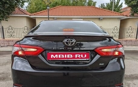 Toyota Camry, 2018 год, 2 250 000 рублей, 8 фотография