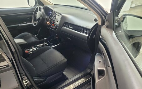 Mitsubishi Outlander III рестайлинг 3, 2019 год, 1 830 000 рублей, 9 фотография