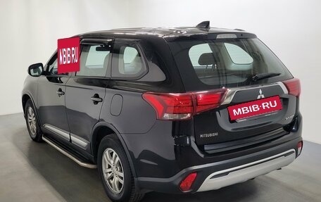 Mitsubishi Outlander III рестайлинг 3, 2019 год, 1 830 000 рублей, 4 фотография