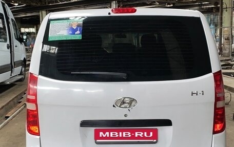 Hyundai H-1 II рестайлинг, 2010 год, 1 050 000 рублей, 3 фотография