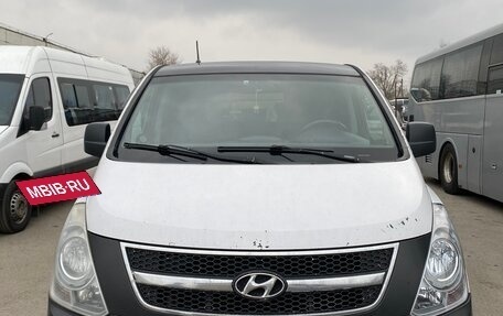 Hyundai H-1 II рестайлинг, 2010 год, 1 050 000 рублей, 2 фотография
