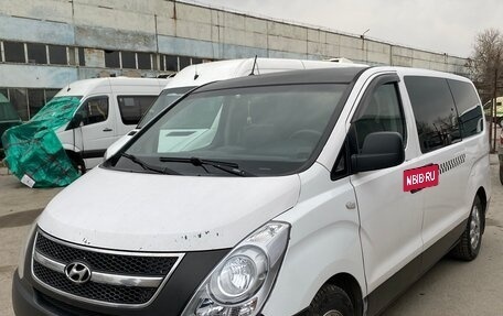 Hyundai H-1 II рестайлинг, 2010 год, 1 050 000 рублей, 8 фотография