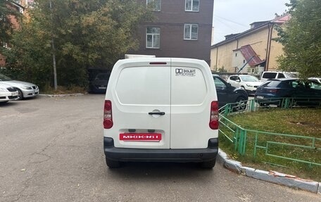 Peugeot Partner II рестайлинг 2, 2011 год, 650 000 рублей, 3 фотография