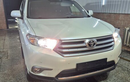 Toyota Highlander III, 2013 год, 1 810 000 рублей, 1 фотография