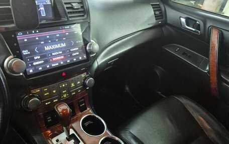 Toyota Highlander III, 2013 год, 1 810 000 рублей, 9 фотография