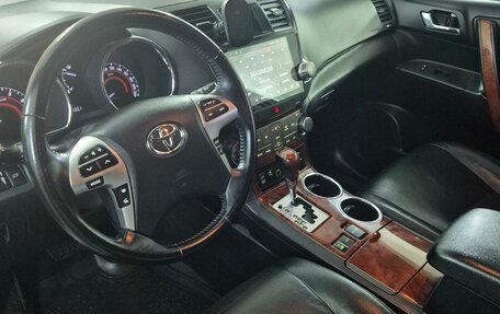 Toyota Highlander III, 2013 год, 1 810 000 рублей, 10 фотография