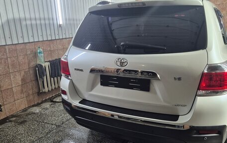 Toyota Highlander III, 2013 год, 1 810 000 рублей, 15 фотография