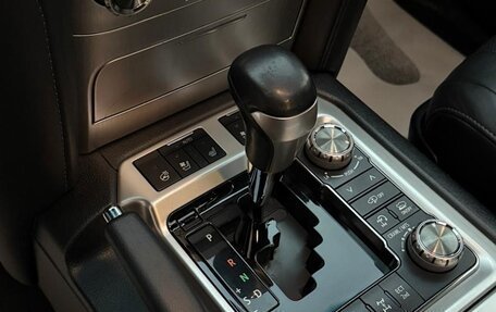 Toyota Land Cruiser 200, 2018 год, 5 930 000 рублей, 4 фотография