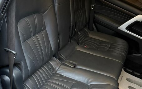 Toyota Land Cruiser 200, 2018 год, 5 930 000 рублей, 5 фотография