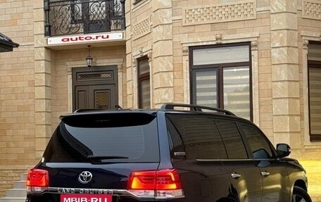 Toyota Land Cruiser 200, 2018 год, 5 930 000 рублей, 3 фотография