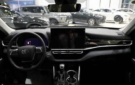 Toyota Highlander, 2025 год, 6 000 000 рублей, 15 фотография
