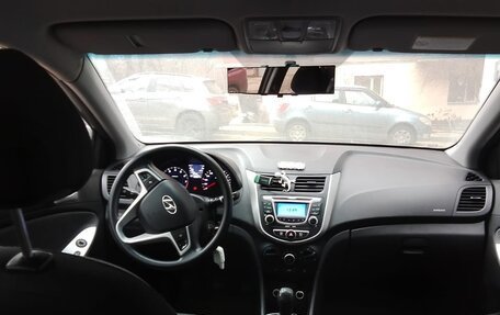 Hyundai Solaris II рестайлинг, 2011 год, 950 000 рублей, 9 фотография