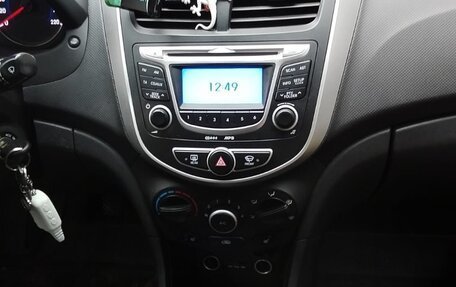 Hyundai Solaris II рестайлинг, 2011 год, 950 000 рублей, 10 фотография