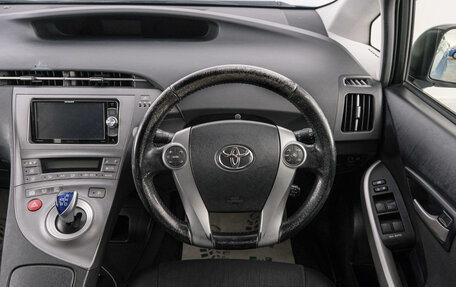 Toyota Prius, 2015 год, 1 349 000 рублей, 15 фотография