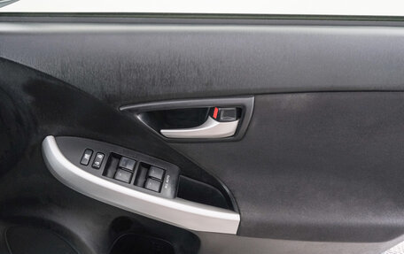 Toyota Prius, 2015 год, 1 349 000 рублей, 19 фотография