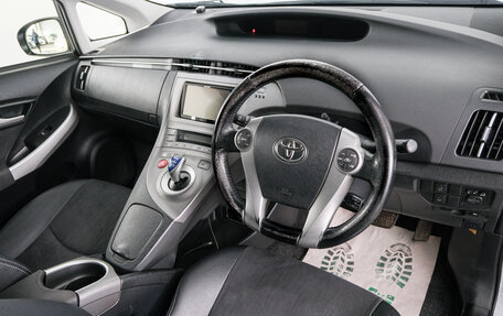 Toyota Prius, 2015 год, 1 349 000 рублей, 9 фотография
