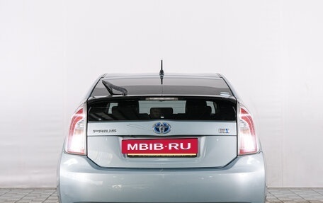 Toyota Prius, 2015 год, 1 349 000 рублей, 6 фотография