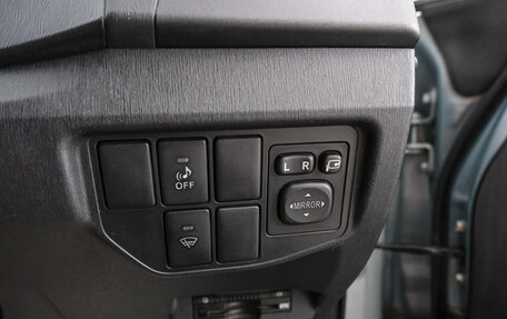 Toyota Prius, 2015 год, 1 349 000 рублей, 18 фотография