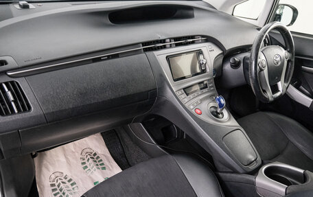 Toyota Prius, 2015 год, 1 349 000 рублей, 13 фотография