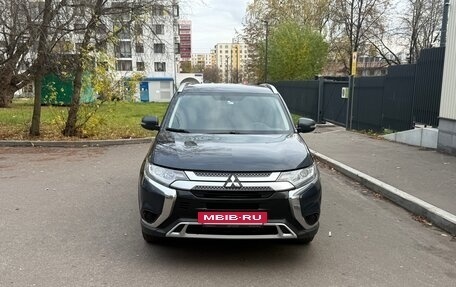 Mitsubishi Outlander III рестайлинг 3, 2020 год, 1 879 999 рублей, 5 фотография